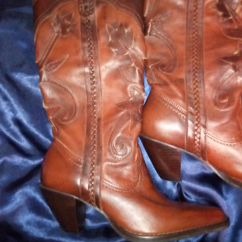 Wemen brown leather cowboy boots